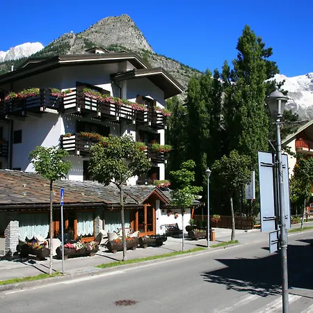 Hotel Les Jumeaux Courmayeur-3